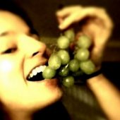 mangiare uva bianca