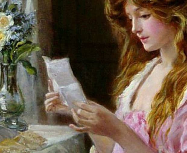 Donna che legge una lettera che ha ricevuto